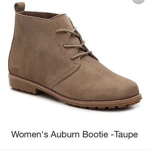 OFFER • NWOT White Mountain desert booties